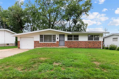 9225 Ellison Dr, Saint Louis, MO 63136
