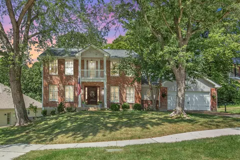 2347 Fairoyal Dr, Des Peres, MO 63131