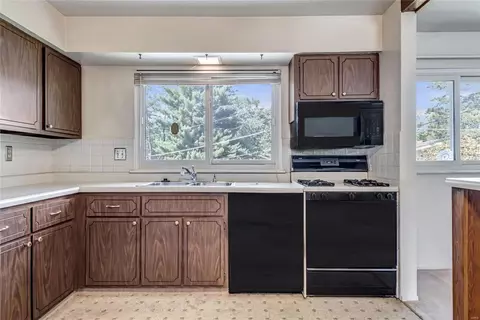 1075 Briarhurst Dr, Manchester, MO 63021 photo 3