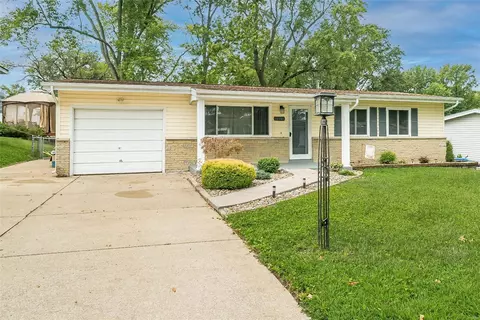 153 Yankee Dr, Saint Charles, MO 63303