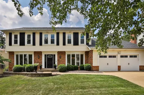 15865 Cedarmill Dr, Chesterfield, MO 63017