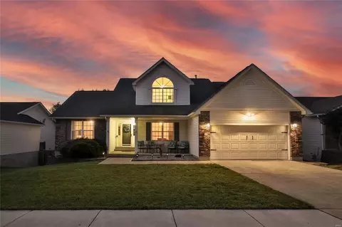 13237 Wintergreen Estates Dr, Fenton, MO 63026