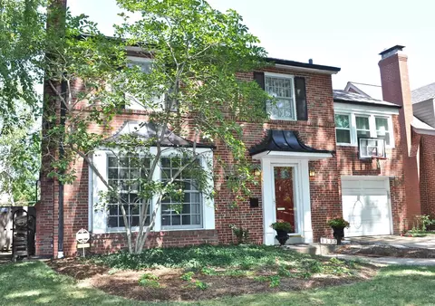 8133 Stratford Dr, Clayton, MO 63105