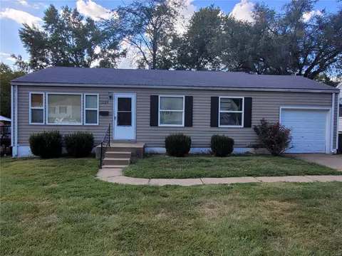 1239 Laire Dr, Saint Louis, MO 63137