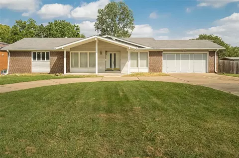 1732 Laclede Station Rd, Saint Louis, MO 63117