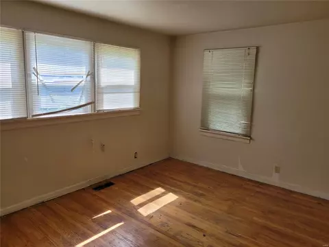 2004 Bainbridge Dr, Saint Louis, MO 63133 photo 8