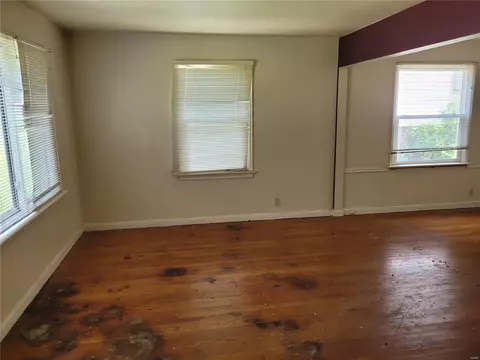 2004 Bainbridge Dr, Saint Louis, MO 63133 photo 3