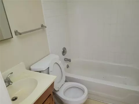 2004 Bainbridge Dr, Saint Louis, MO 63133 photo 6