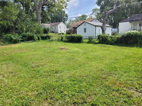 2004 Bainbridge Dr, Saint Louis, MO 63133 photo 2