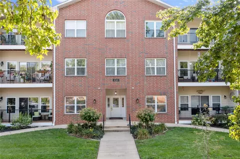 6240 Sunshine Dr #3E, Saint Louis, MO 63109