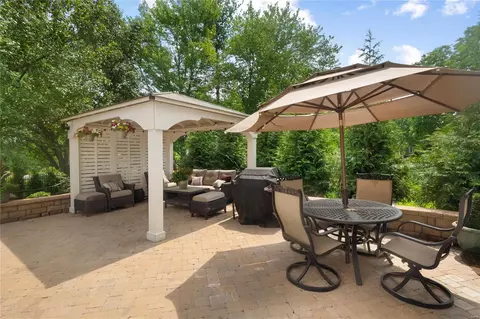 902 Bristol Manor Ct, Ballwin, MO 63011 photo 4