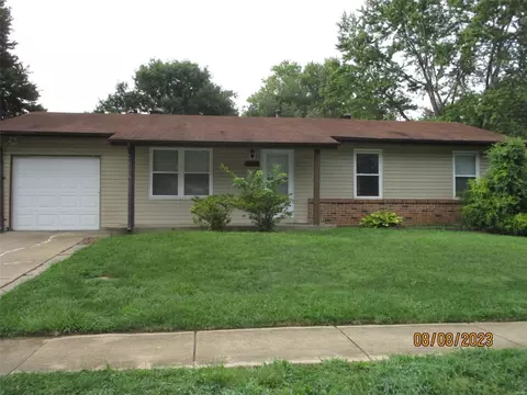 2510 Lindsay Ln, Florissant, MO 63031