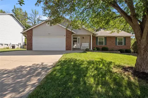 12 Charlotteridge Ct, Saint Charles, MO 63304
