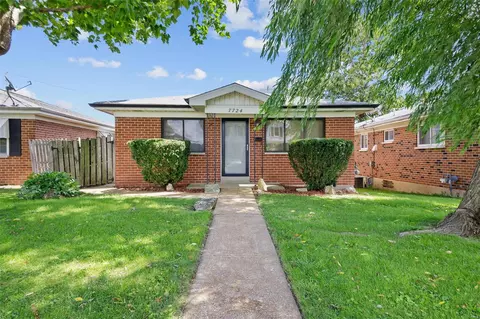 7724 Alaska Ave, Saint Louis, MO 63111