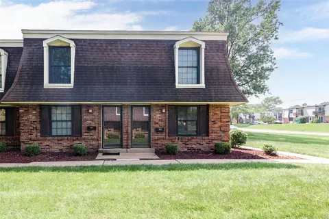 4282 Burnett Walk, Saint Louis, MO 63125