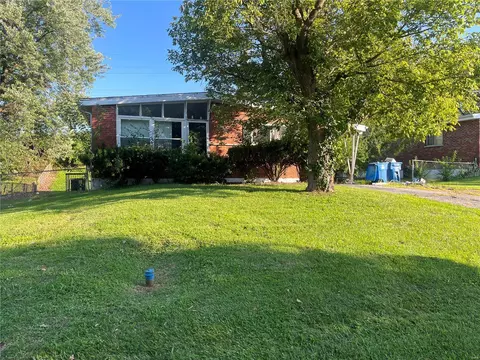 2064 Sun Valley Dr, Saint Louis, MO 63136
