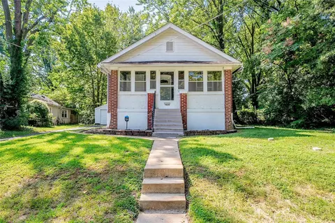 9020 Baroda Ave, Saint Louis, MO 63114