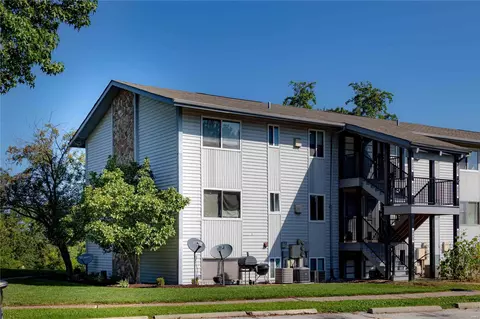 1843 Gascony Parc Dr, Lake Saint Louis, MO 63367