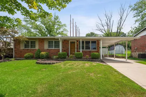 10716 Antrill Dr, Saint Louis, MO 63123