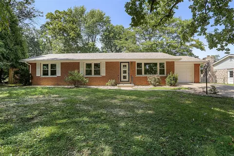 119 S Duchesne Dr, Saint Charles, MO 63301