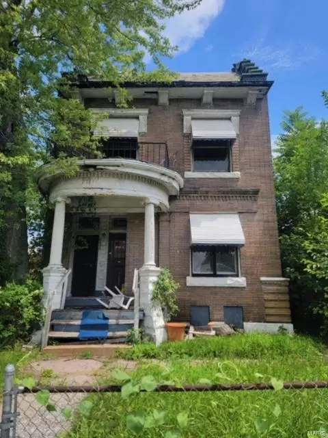 4411 W Belle Pl, Saint Louis, MO 63108