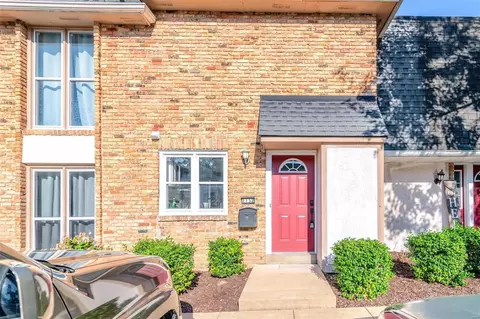 1132 Rue La Ville Walk, Saint Louis, MO 63141