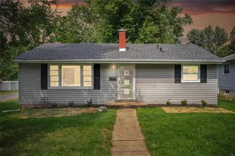 805 Harrison St, Florissant, MO 63031