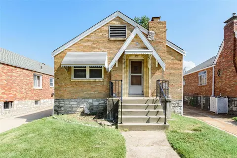 726 Dallas Dr, Saint Louis, MO 63125