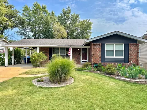 2334 Wesglen Estates Dr, Maryland Heights, MO 63043