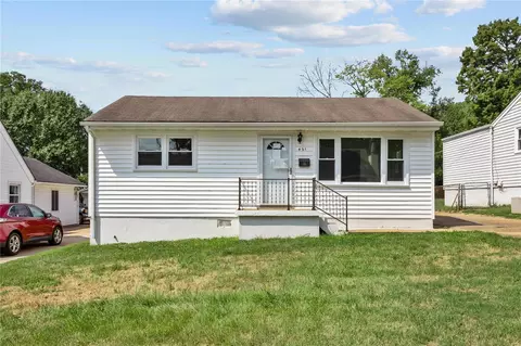 421 Chamberlin Dr, Ballwin, MO 63021 photo 2