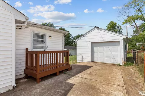 421 Chamberlin Dr, Ballwin, MO 63021 photo 3