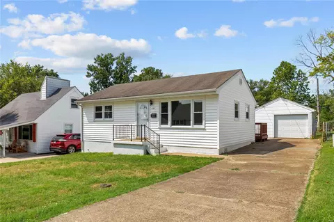 421 Chamberlin Dr, Ballwin, MO 63021