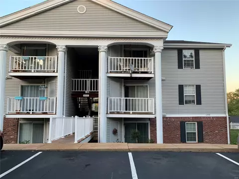 1239 Creve Coeur Crossing Ln #B, Chesterfield, MO 63017