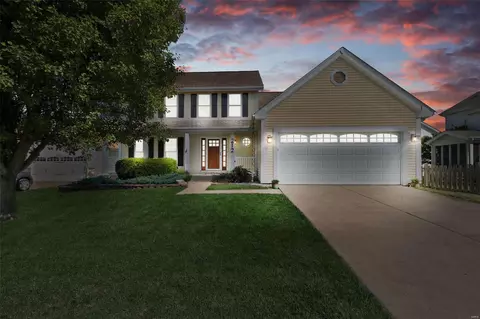 212 Oak Borough Ct, Ballwin, MO 63021