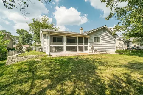 330 Bellezza Dr, Ballwin, MO 63021 photo 2
