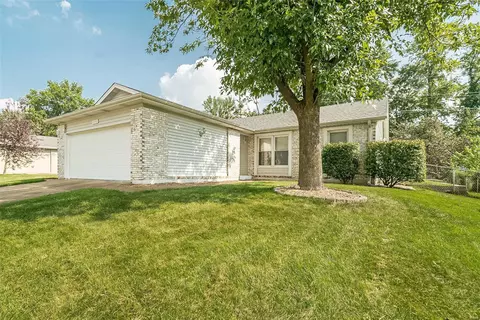 330 Bellezza Dr, Ballwin, MO 63021