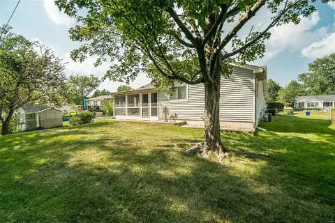 330 Bellezza Dr, Ballwin, MO 63021 photo 4