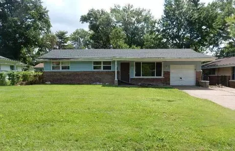9706 Lanier Dr, Saint Louis, MO 63136