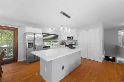 679 Walnut Point Ct, Ballwin, MO 63021 photo 5