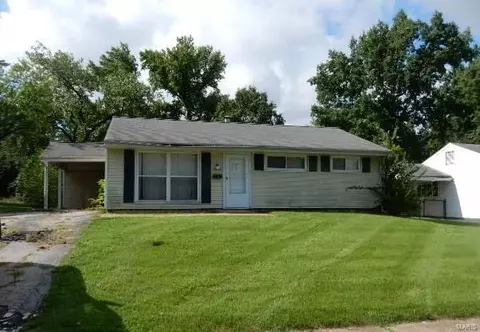 7820 Atherstone Dr, Saint Louis, MO 63121