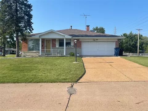 9964 Bonton Dr, Saint Louis, MO 63123