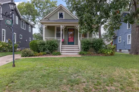 235 Baker Ave, Saint Louis, MO 63119