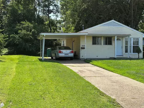 10444 Spring Garden Dr, Saint Louis, MO 63137