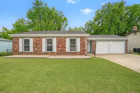 130 Oak Dr, Saint Peters, MO 63376