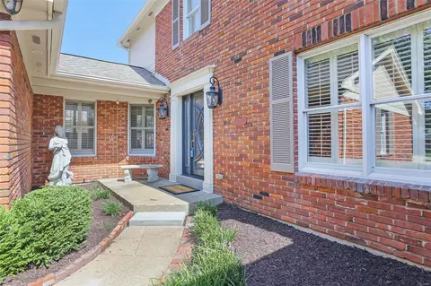 323 Morristown Ct, Chesterfield, MO 63017