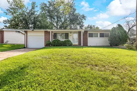 10206 Quaker Dr, Saint Louis, MO 63136