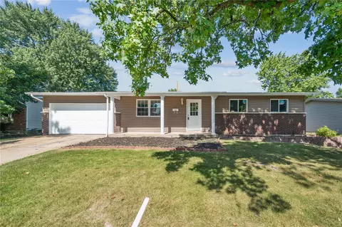 1535 Loveland Dr, Florissant, MO 63031