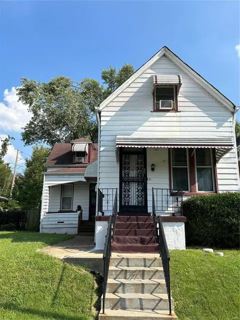 4468 N Taylor Ave, Saint Louis, MO 63115