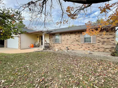 447 Tailor Ln, O'fallon, MO 63368 photo 2