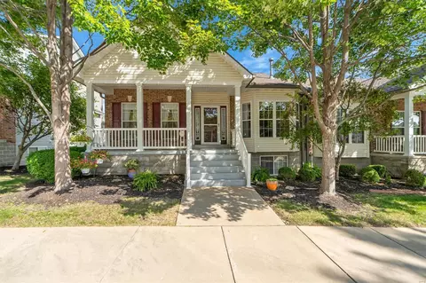 781 Queens Court Pl, Saint Peters, MO 63376